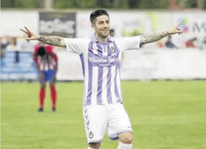  ?? REAL VALLADOLID ?? ▶▶ Antonio Domínguez, delantero del próximo rival del Córdoba CF y pichichi del Grupo IV, en su etapa en Pucela.