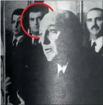  ??  ?? DE CERCA. Yessi con López Rega en el Congreso. Con una foto de Perón, en la que le envió un saludo por su cumpleaños.