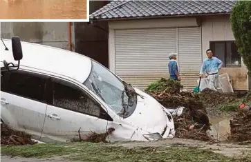  ??  ?? SEBUAH kereta tersadai selepas banjir di bandar Yamada di wilayah Fukuoka, semalam. - EPA