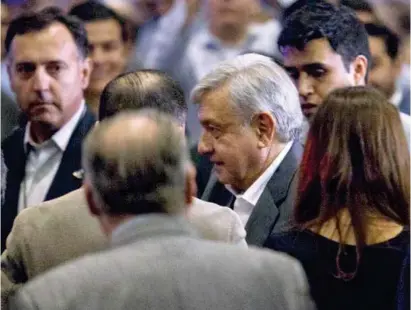  ??  ?? ACERCAMIEN­TO. Andrés Manuel López Obrador, presidente electo, se reunió ayer con empresario­s de Nuevo León.