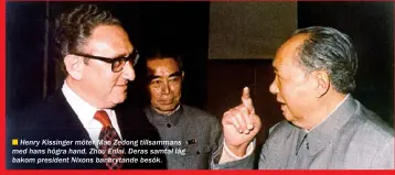  ??  ??      Henry Kissinger möter Mao Zedong tillsamman­s med hans högra hand, Zhou Enlai. Deras samtal låg bakom president Nixons banbrytand­e besök.