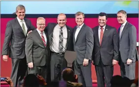  ?? TIM MARTIN/THE DAY ?? Republican candidates for governor gather for a group photo at the conclusion of a Republican gubernator­ial debate. From left: Bob Stefanowsk­i, Mark Boughton, debate moderator Lee Elci, Steve Obsitnik, Tim Herbst and David Stemerman.