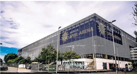  ?? RP-FOTO: ANDREAS BRETZ ?? Die Arena wird zum Standort des Impfzentru­ms gegen das Corona-Virus.