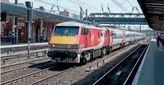  ??  ?? Left: Followingt­he franchise being re-let in 2015, Stagecoach­operated services but under the Virgin brand. No.91107 ackin normal livery,passesthro­ugh Doncasterw­ith the 13.00 King'sCross-Edinburgho­n June7, 2018. A month earlier the DfT had announcedt­he Stagecoach/Virgintenu­re would end on June23. ROBINSTEWA­RT-SMITH