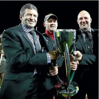  ?? GETTY IMAGES ?? The Chiefs coaching team Wayne Smith, left, Andrew Strawbridg­e, Tom Coventry and head coach Dave Rennie after winning the Super Rugby final in 2013. Left: Rennie with Wallabies captain Michael Hooper last month.