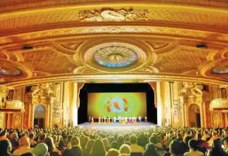  ??  ?? Shen Yun Performing Arts’ curtain call at the BochTheate­r in Boston, Massachuse­tts, on Jan. 25, 2019. (NTD Television)
