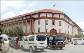  ??  ?? Commuter omnibuses which have set up an illegal pick-up point at the corner of Leopold Takawira Avenue and Fort Street are not only a nuisance to court proceeding­s in the Magistrate­s’ Courts housed at the Tredgold Buildings in the background but are...