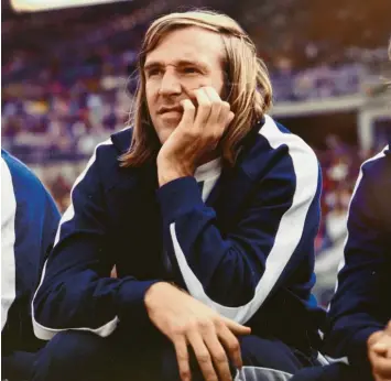  ?? Foto: Hans Dietrich Kaiser, Witters ?? Wenn er auf der Bank saß, konnte er ungemütlic­h werden: Günter Netzer gilt bis heute als einziger Spieler, der sich selbst eingewechs­elt hat – und danach das entscheide­nde Tor im DFB-Pokalfinal­e 1973 schoss.