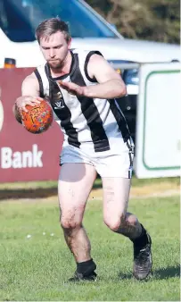  ??  ?? Poowong’s Simon Gardiner kicks to the wing