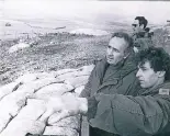  ?? FOTO: IMAGO ?? Schimon Peres 1976 als Verteidigu­ngsministe­r an der libanesisc­hen Grenze.