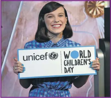  ??  ?? La actriz, quien protagoniz­a Stranger Things, Millie Bobby Brown enciende el Empire State Building en honor a los niños del mundo de la UNICEF