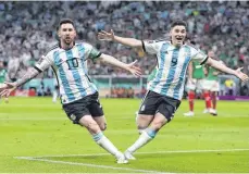  ?? FOTO: MICHAEL ZEMANEK/IMAGO ?? Von Lionel Messi (li.) ist eine große Last abgefallen. Sein Tor gegen Mexiko feierte der argentinis­che Superstar euphorisch.