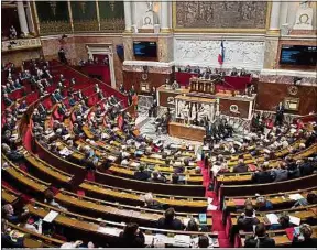  ??  ?? Les élus ont rencontré Claude Bartolone lors d’une visite de l’Assemblée.