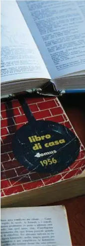  ??  ?? «Gli uomini aborrono le donne spettinate: che al risveglio il “re” vi trovi già presentabi­le» (Diplomazia femminile, 1945)