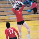  ?? GARY MIDDENDORF/DAILY SOUTHTOWN ?? Mother McAuley’s Caroline Macander (7) sets the ball as teammate Abby Sarich waits during a match against Marist in Chicago on Monday.