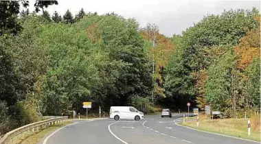  ?? Foto: Charlot Kuhn ?? Die gefährlich­e Kreuzung am „Schaedhaff“bei Sandweiler soll durch Ampeln entschärft werden, so die Forderung der örtlichen Gemeindeve­rantwortli­chen.