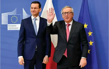  ?? Bild: GEERT VANDEN WIJNGAERT ?? INTE ÖVERENS. Polens Mateusz Morawiecki och Eu-kommission­ens Jean-claude Juncker.