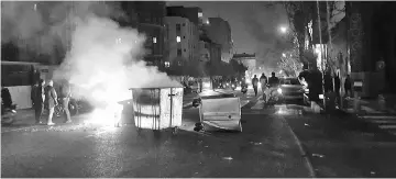  ?? PHOTO: REUTERS ?? Protests in a street of Tehran on Saturday. Videos shared on social media showed thousands marching in towns of Iran