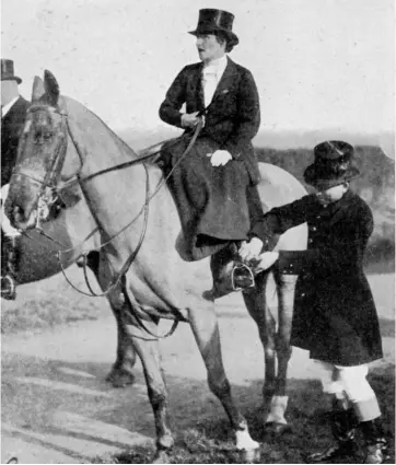  ??  ?? Above: Lady Ancaster, née Eloise Breese, out with the Cottesmore. Right: Nannie Langhorne Shaw pictured in The Bystander in 1906, at the time of her engagement to Waldorf Astor