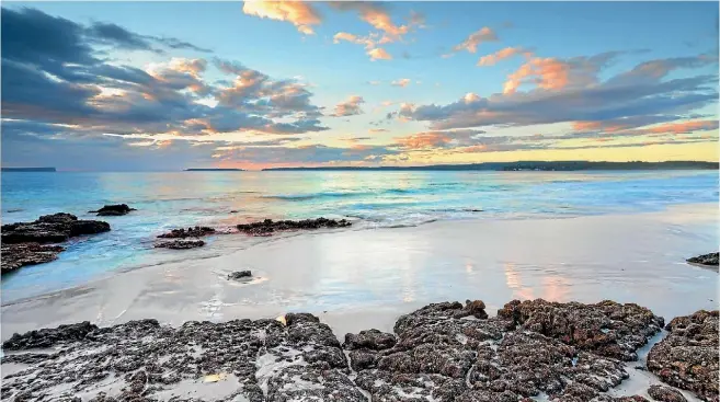  ?? LEAH-ANNE THOMPSON/123RF ?? Hyams Beach is three hours south of Sydney on the southern shores of Jervis Bay Marine Park.