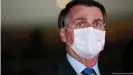  ??  ?? El presidente brasileño, Jair Bolsonaro, dijo al inicio de la pandemia que el COVID-19 era una "gripecita".