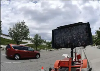  ?? WILL LESTER — STAFF PHOTOGRAPH­ER ?? Drought warning: A digital message board reminds Rancho Cucamonga residents of local water restrictio­ns along Day Creek Boulevard on June 22. Odd and even numbered address have separate days of watering.