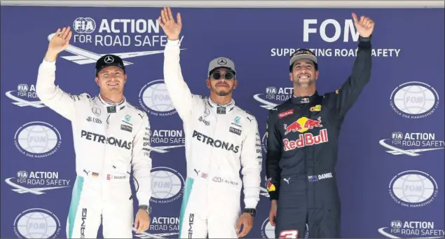  ??  ?? EL TURNO DE HAMILTON. Lewis fue en esta ocasión el rey de la calificaci­ón en Austin. Al británico le acompañará Rosberg en primera línea, con Ricciardo justo detrás.