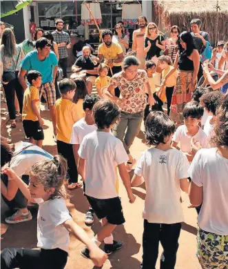  ?? ESCOLA DO BAIRRO ?? Ambiente. Escola do Bairro estimula integração entre pais e filhos