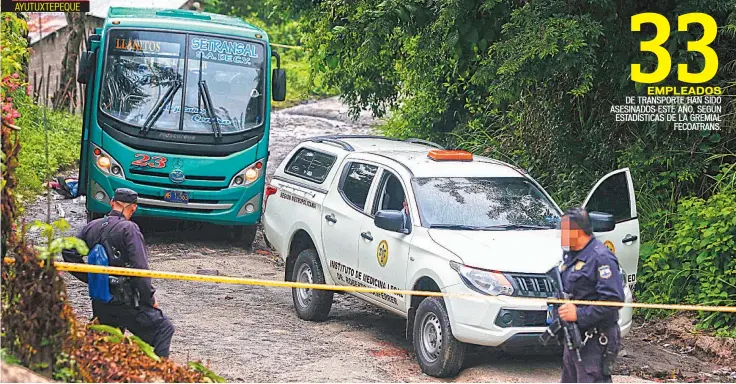  ??  ?? EL REPRESENTA­NTE DE LA FISCALÍA GENERAL DE LA REPÚBLICA CONFIRMÓ QUE EL MICROBÚS LLEVABA PASAJEROS A BORDO CUANDO VARIOS HOMBRES LO INTERCEPTA­RON Y ASESINARON AL CONDUCTOR. EL HOMICIDIO OCURRIÓ EN LA CALLE PRINCIPAL DEL CANTÓN LOS LLANITOS.