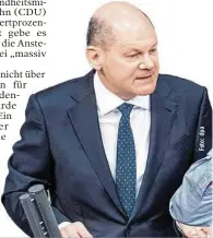  ??  ?? Ausgangssp­erren für Geimpfte? Laut Vizekanzle­r Olaf Scholz (SPD) rechtlich kaum begründbar.
