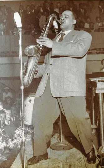  ??  ?? Arnett Cobb was “the epitome of Texas jazz,” according to saxophonis­t Shelley Carrol.