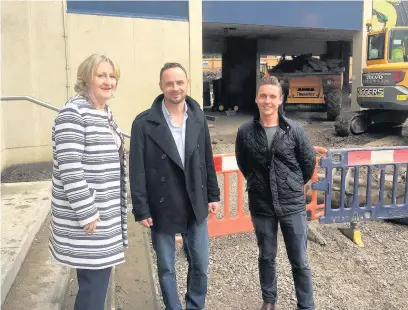  ??  ?? ●Mary Robinson MP with constructi­on director Adam Tokarski and (right) developmen­t manager Tom French