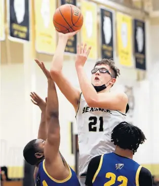  ?? JAMES C. SVEHLA/DAILY SOUTHTOWN ?? Oak Forest’s Robbie Avila scores as Crete-Monee’s Terry Elias and Amani Carr defend during Wednesday’s game in Oak Forest.