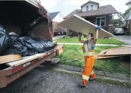  ?? DAX MELMER ?? Anita Salamone of Miller Waste Systems says residents are showing they appreciate her efforts to clean up debris left behind by the flood.