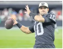  ?? AFP ?? EN VILO. “Jimmy G” perdió la titularida­d en Las Vegas a mitad de la temporada anterior y se estima que sea cortado por los Raiders el próximo mes.