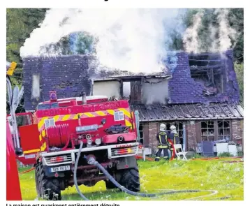  ??  ?? La maison est quasiment entièremen­t détruite