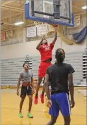  ?? PHOTOS BY AZALEA ANDRADE/RIVER VALLEY & OZARK EDITION ?? Senior forward RJ Patton runs full court during a recent Conway practice and goes up for a dunk.