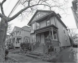  ?? TIM KROCHAK • THE CHRONICLE HERALD ?? Reportedly more than 60 people gathered for a house party at this Edward Street apartment house in Halifax on Saturday in contravent­ion of COVID-19 public health rules.