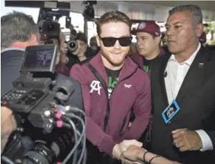  ?? AP ?? El retador. Saúl “Canelo” Álvarez fue recibido como un ‘campeón’ en Las Vegas, donde sostendrá este sábado una pelea de desquite con el rey del peso medio, el kazajo Gennady Golovkin.