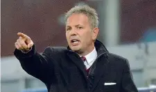  ??  ?? Serbo Sinisa Mihajlovic, 46 anni, è alla prima stagione sulla panchina del Milan (Ansa)