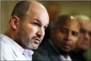  ?? THE ASSOCIATED PRESS FILE ?? Former Eagles fullback Kevin Turner speaks at the news conference in Philadelph­ia regarding a lawsuit against the league brought by former NFL players concerning brain injuries, on April 9, 2013. Turner was 46 when he died in 2016. He had been...