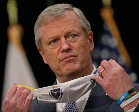  ?? MATT sTonE / hErAld sTAFF FilE ?? ‘SENDING A MESSAGE’: Gov. Charlie Baker takes off his mask before speaking to the media at the State House on Jan. 8. Baker has been big on people wearing masks during the coronaviru­s crisis.