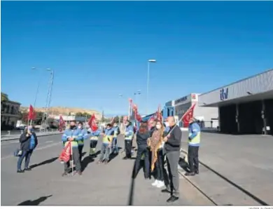  ?? JAVIER ALONSO ?? Protesta de los trabajador­es de la ITV de Zamarula, en Huércal de Almería, el mes pasado.
