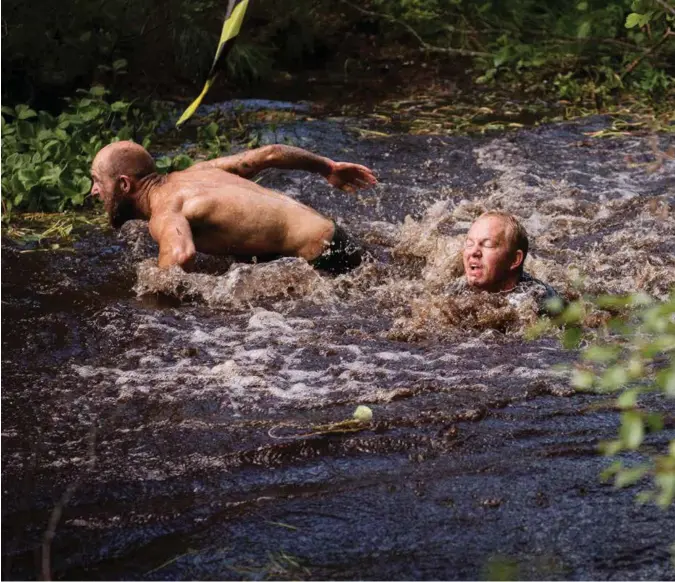  ?? ALLE FOTO: MARIE VON KROGH ?? Til tross for ganske tørt vaer den siste tiden, fikk trolljeger­ne brynt seg også i det våte element.