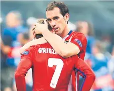  ??  ?? AMIGOS. Diego Godín y Griezmann serán rivales mañana.