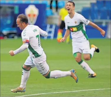  ??  ?? Nino celebra uno de los goles del Elche en esta temporada.