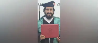  ?? ?? ↑
Khalifa Abdullah Salem Al Risi, a 60-year-old citizen, has completed his university studies.