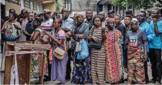  ?? - AFP ?? LONG WAIT: Voters queue in order to cast their ballot for the DR Congo’s general elections at the College St Raphael polling station in Kinshasa, on December 30, 2018.