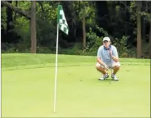  ?? MIKEY REEVES — FOR DIGITAL FIRST MEDIA ?? Downingtow­n East’s Matt Walsh lines up a putt during Tuesday’s match against Downingtow­n West.