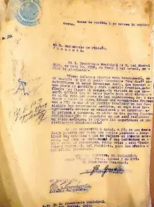  ?? / ARCHIVO HISTÓRICO ?? Esta informació­n que aquí se describe se empalma con otras letras.